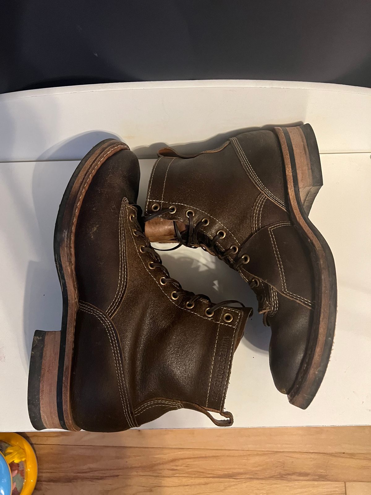 Photo by righturnclyde on January 5, 2023 of the White's Unlisted Model in Horween Olive Waxed Flesh.