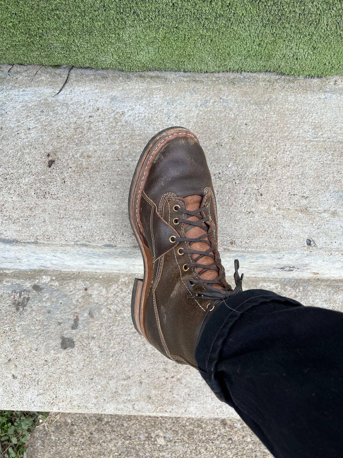 Photo by righturnclyde on February 5, 2023 of the White's Unlisted Model in Horween Olive Waxed Flesh.