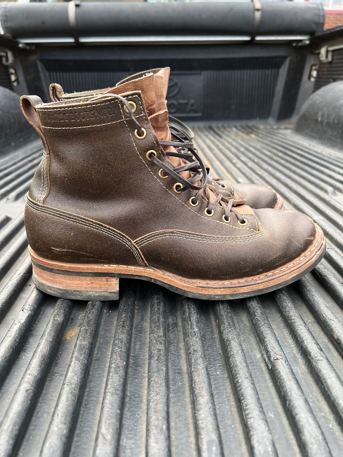 Photo by righturnclyde on February 5, 2023 of the White's Unlisted Model in Horween Olive Waxed Flesh.