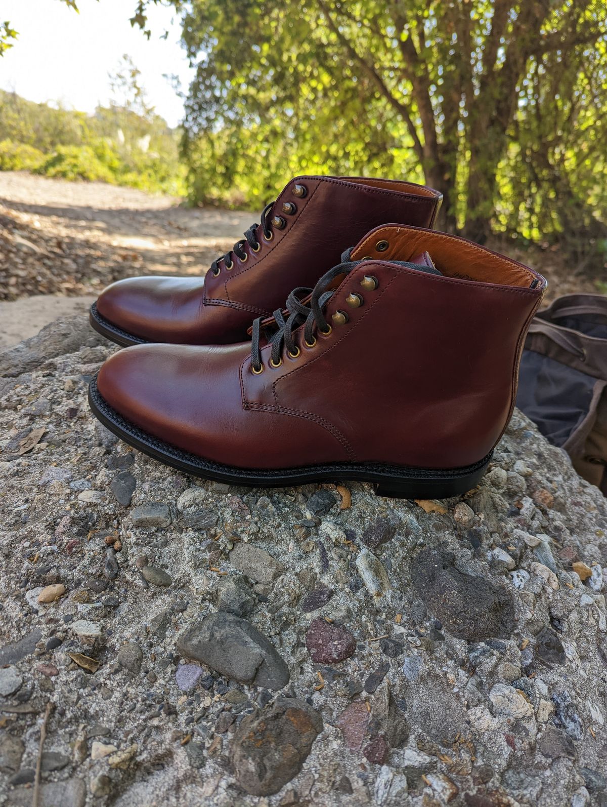 Photo by unlegends on October 2, 2022 of the Grant Stone Edward Boot in Horween Color 8 Chromexcel.