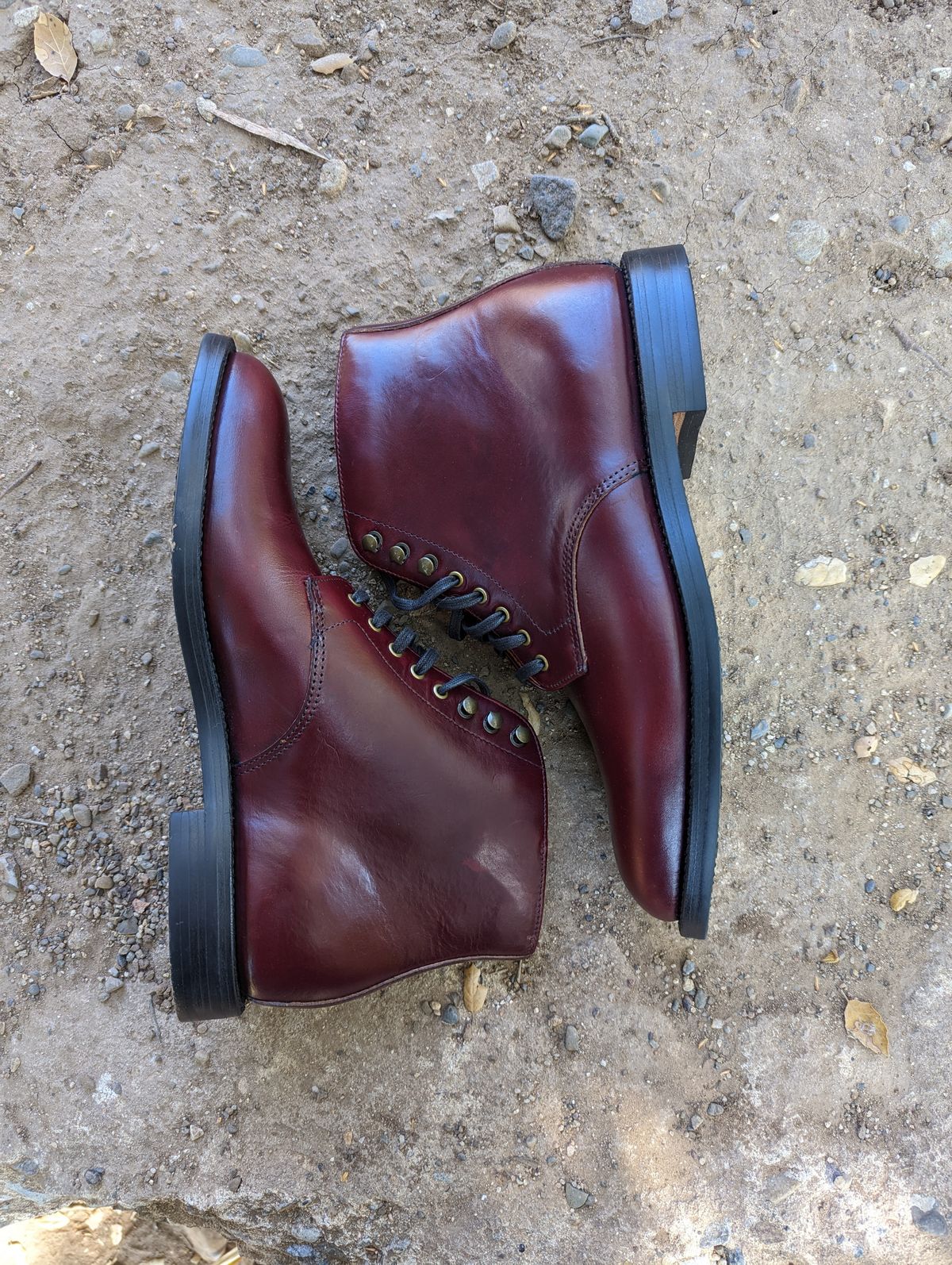 Photo by unlegends on October 2, 2022 of the Grant Stone Edward Boot in Horween Color 8 Chromexcel.