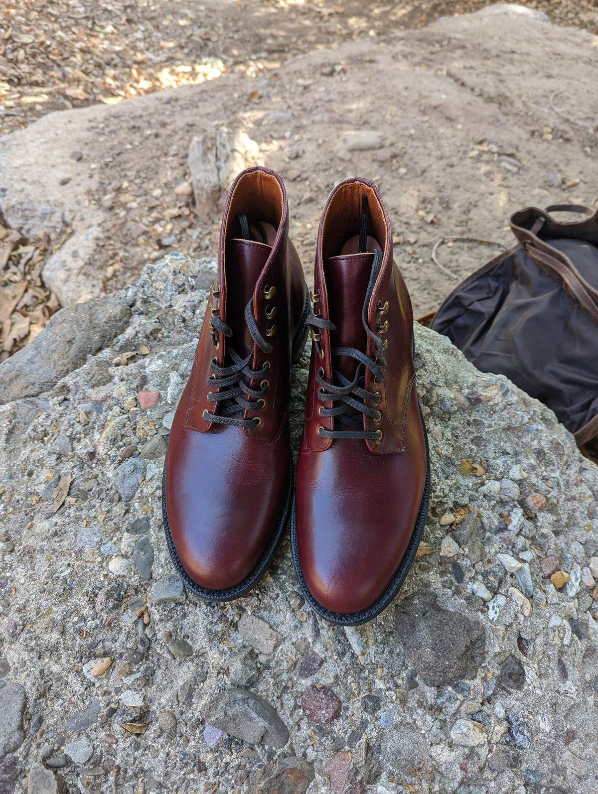 Photo by unlegends on October 2, 2022 of the Grant Stone Edward Boot in Horween Color 8 Chromexcel.