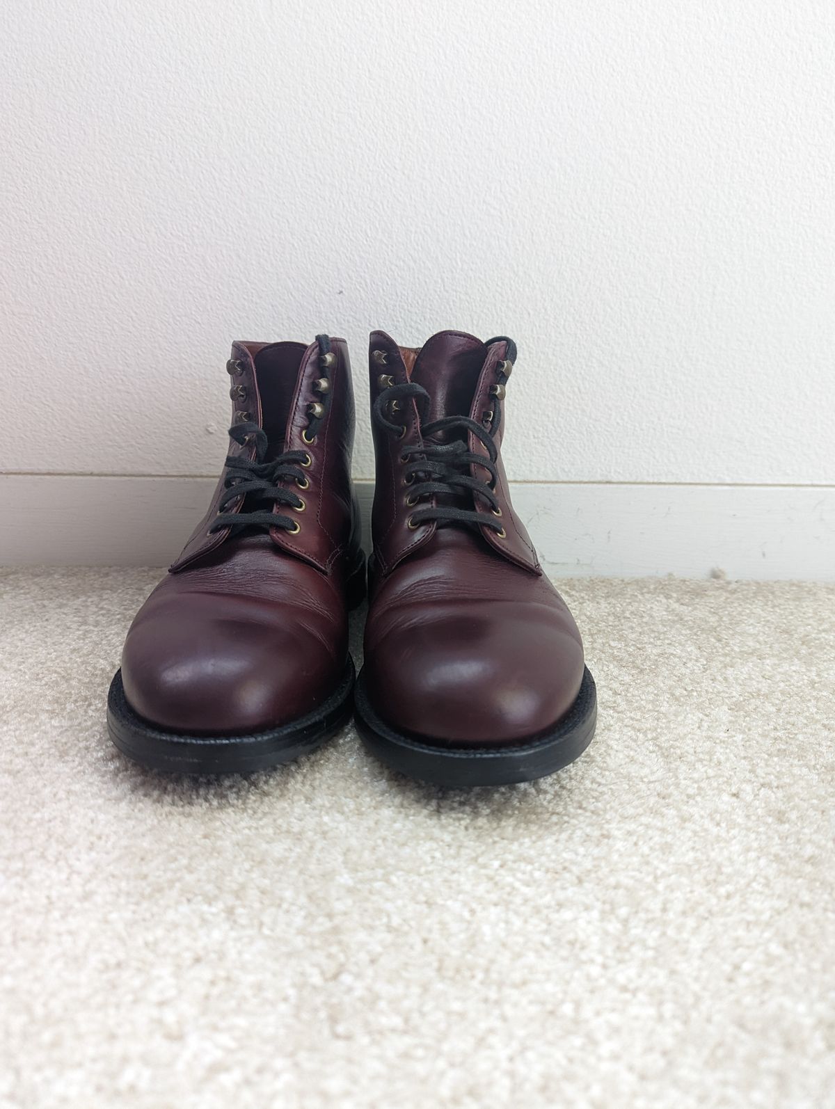 Photo by unlegends on December 3, 2022 of the Grant Stone Edward Boot in Horween Color 8 Chromexcel.