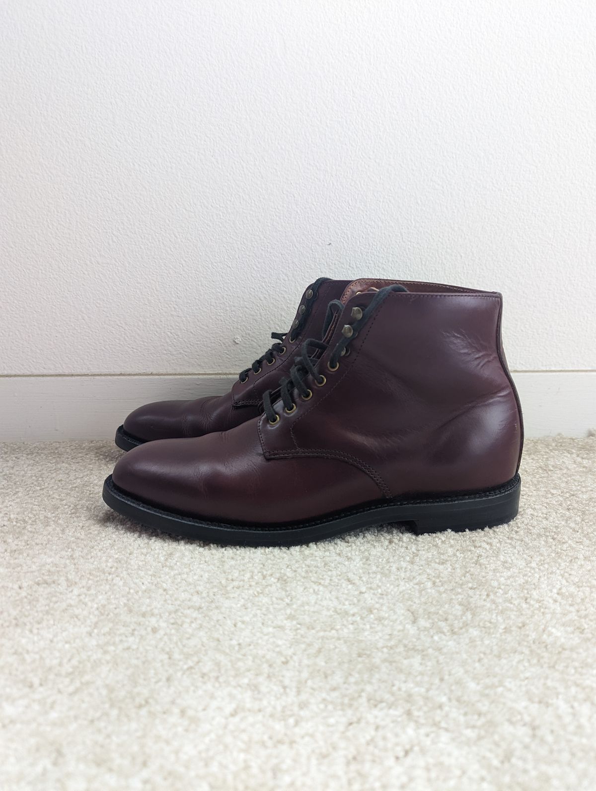 Photo by unlegends on December 3, 2022 of the Grant Stone Edward Boot in Horween Color 8 Chromexcel.