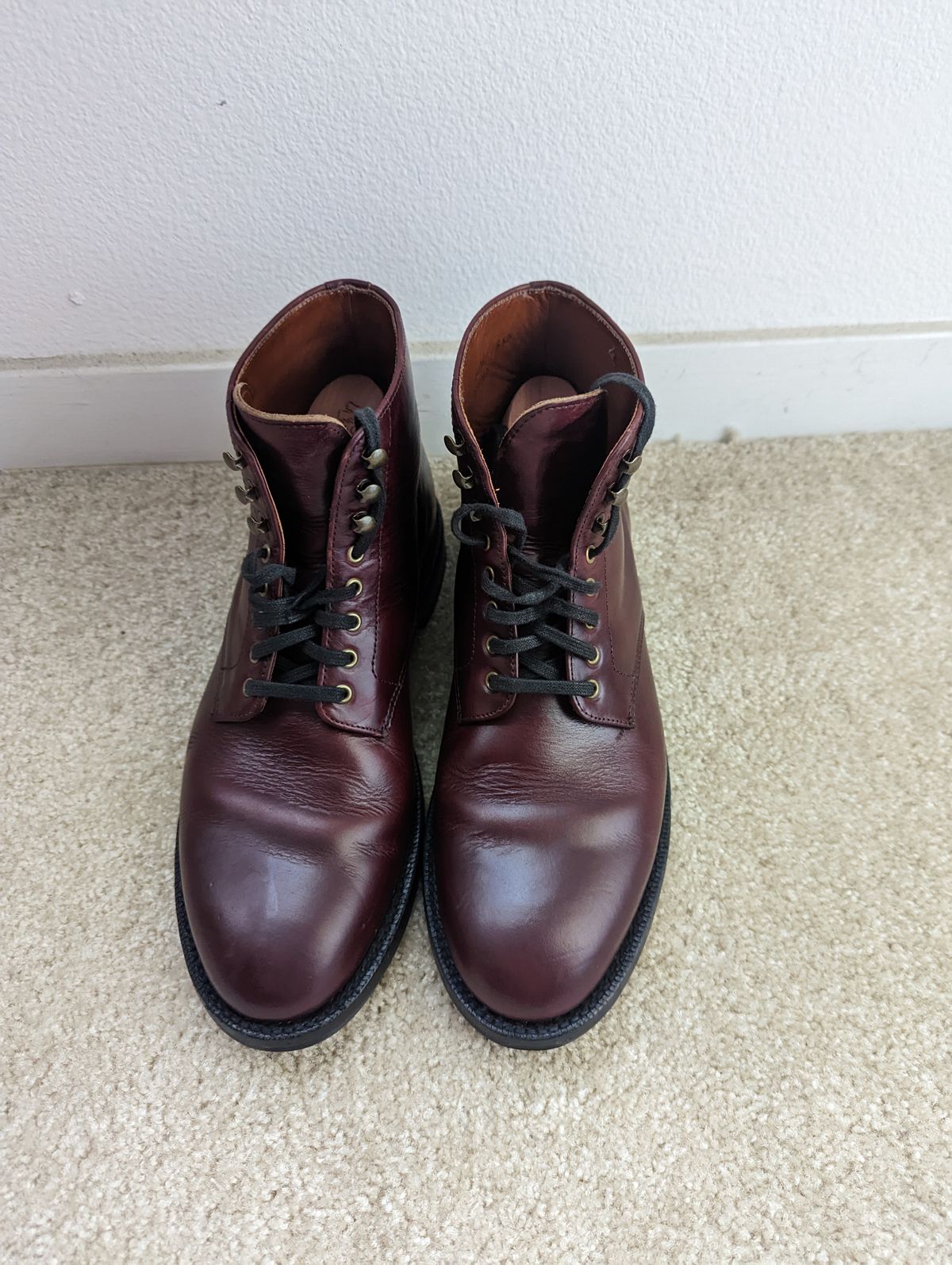 Photo by unlegends on December 3, 2022 of the Grant Stone Edward Boot in Horween Color 8 Chromexcel.