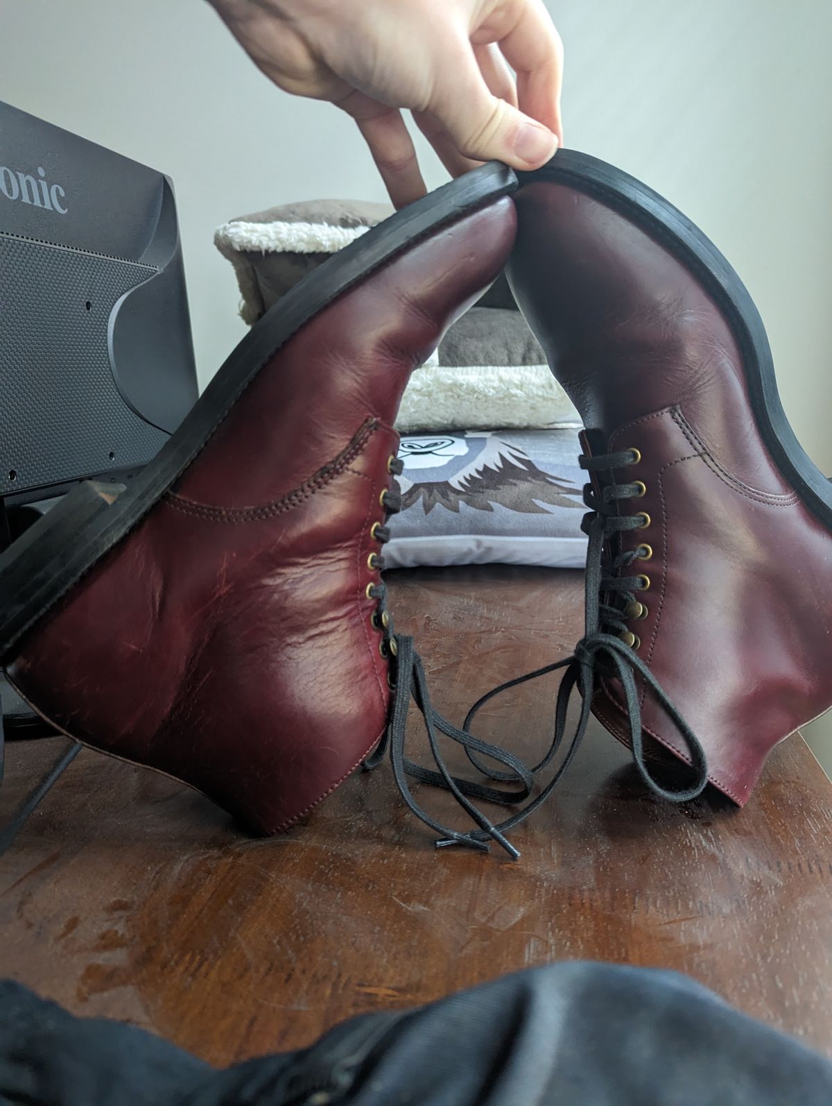 Photo by unlegends on March 2, 2023 of the Grant Stone Edward Boot in Horween Color 8 Chromexcel.