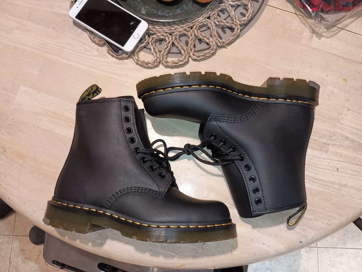 Photo by SidMc01 on October 1, 2024 of the Dr. Martens 1460 SR in Industrial Full Grain.