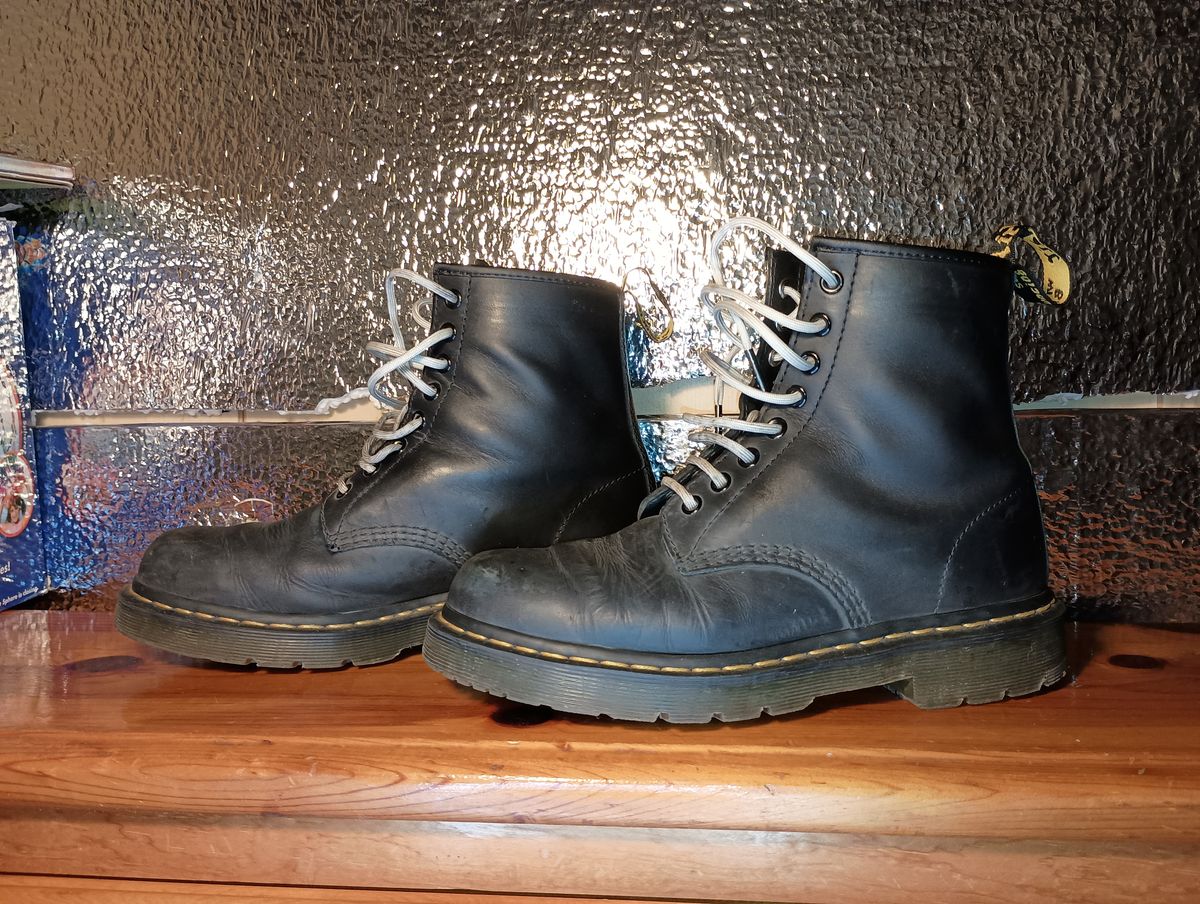 Photo by SidMc01 on November 2, 2024 of the Dr. Martens 1460 SR in Industrial Full Grain.