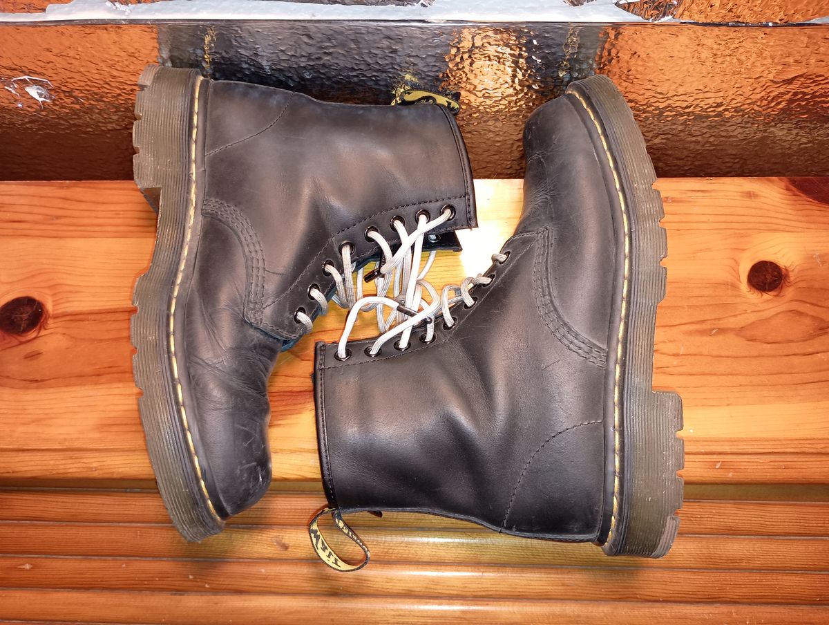 Photo by SidMc01 on November 2, 2024 of the Dr. Martens 1460 SR in Industrial Full Grain.