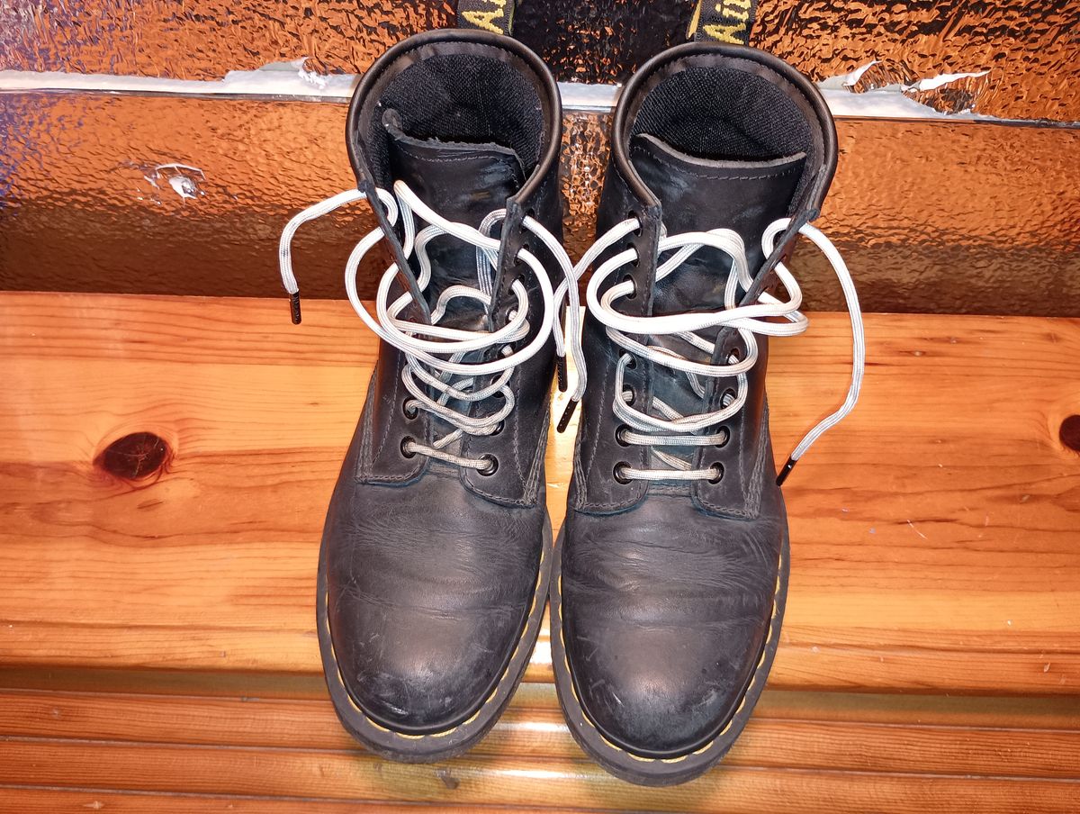 Photo by SidMc01 on November 2, 2024 of the Dr. Martens 1460 SR in Industrial Full Grain.