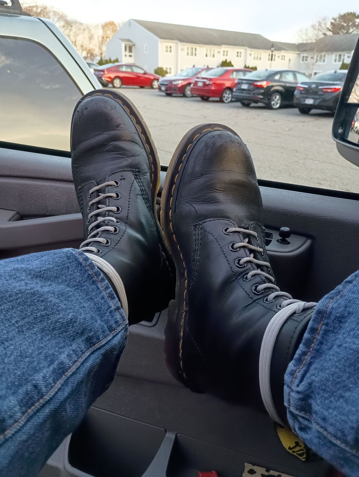 Photo by SidMc01 on November 26, 2024 of the Dr. Martens 1460 SR in Industrial Full Grain.