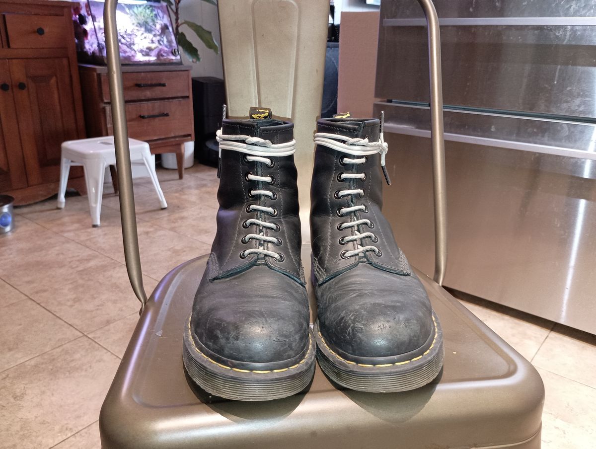 Photo by SidMc01 on January 5, 2025 of the Dr. Martens 1460 SR in Industrial Full Grain.