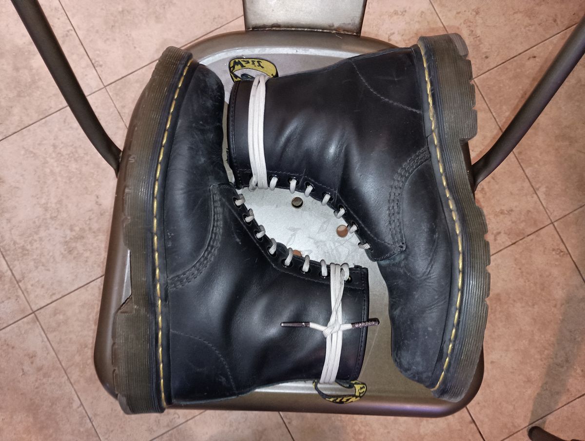 Photo by SidMc01 on January 5, 2025 of the Dr. Martens 1460 SR in Industrial Full Grain.