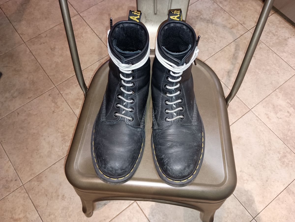 Photo by SidMc01 on January 5, 2025 of the Dr. Martens 1460 SR in Industrial Full Grain.