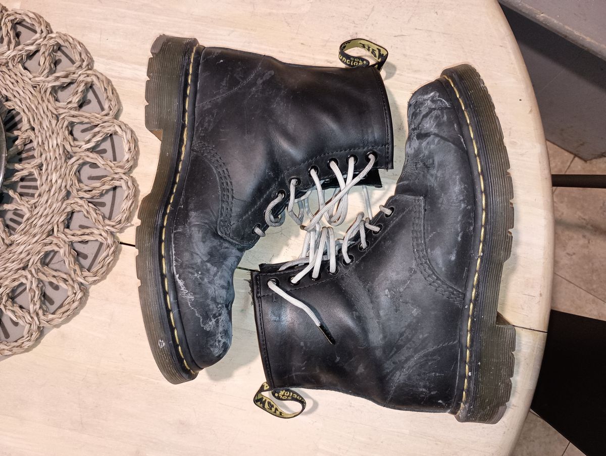 Photo by SidMc01 on February 4, 2025 of the Dr. Martens 1460 SR in Industrial Full Grain.