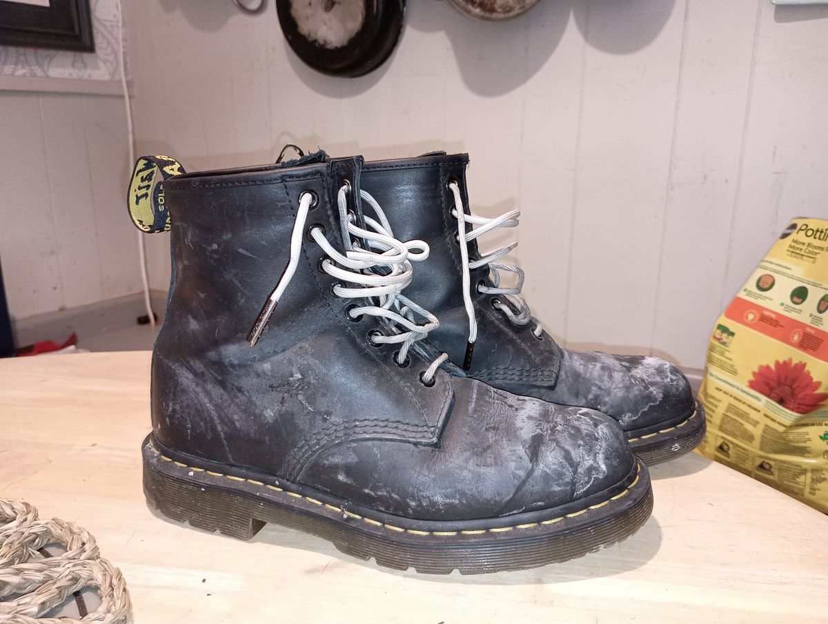 Photo by SidMc01 on February 4, 2025 of the Dr. Martens 1460 SR in Industrial Full Grain.