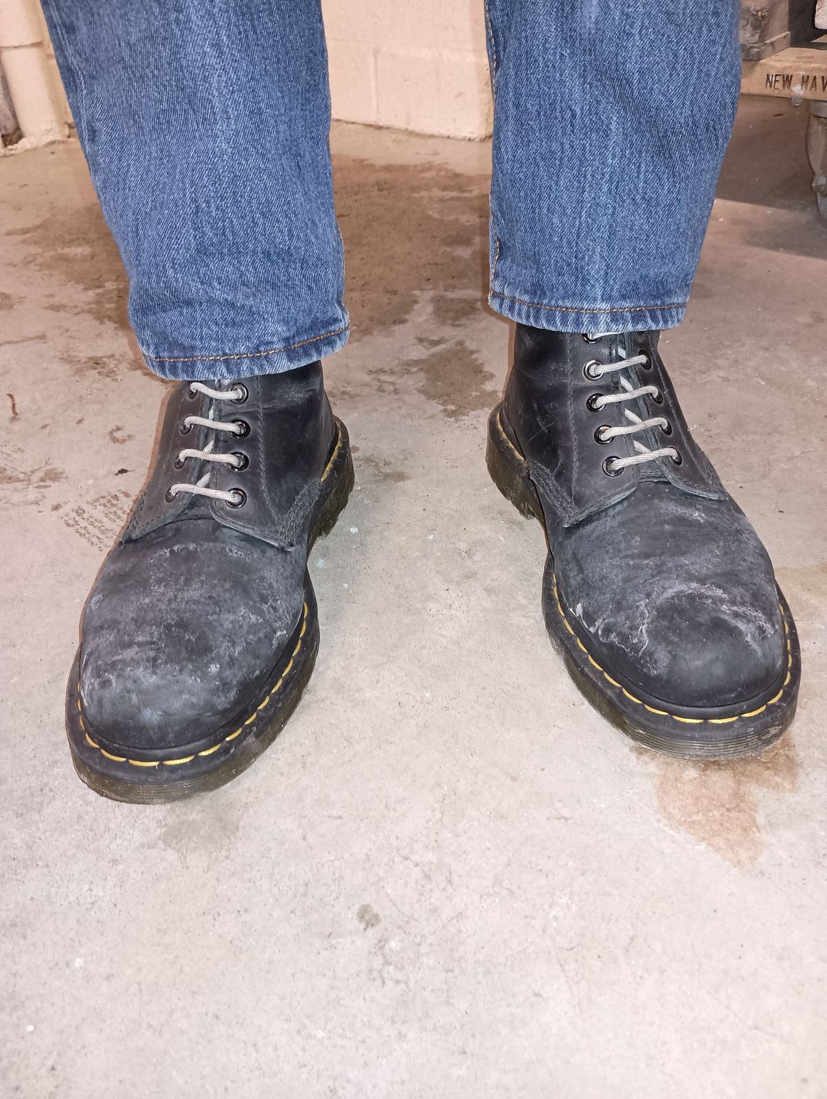 Photo by SidMc01 on February 7, 2025 of the Dr. Martens 1460 SR in Industrial Full Grain.