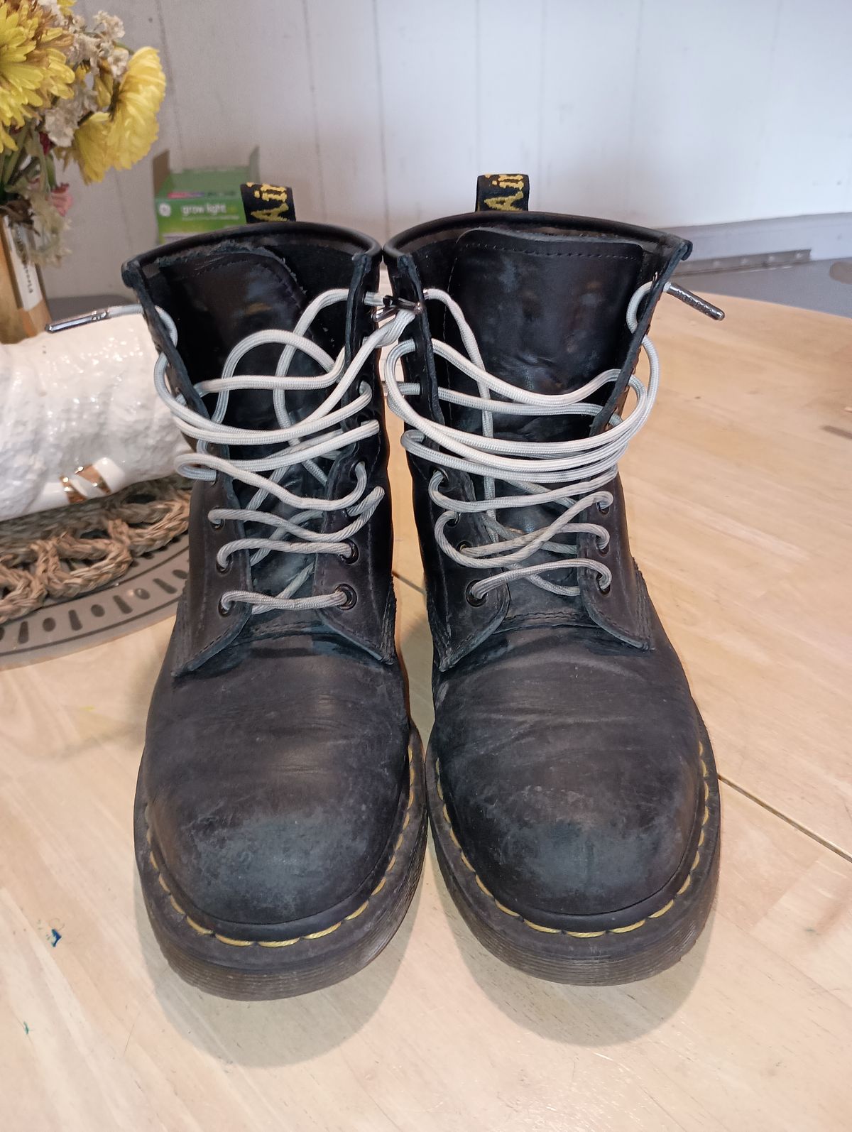 Photo by SidMc01 on March 4, 2025 of the Dr. Martens 1460 SR in Industrial Full Grain.