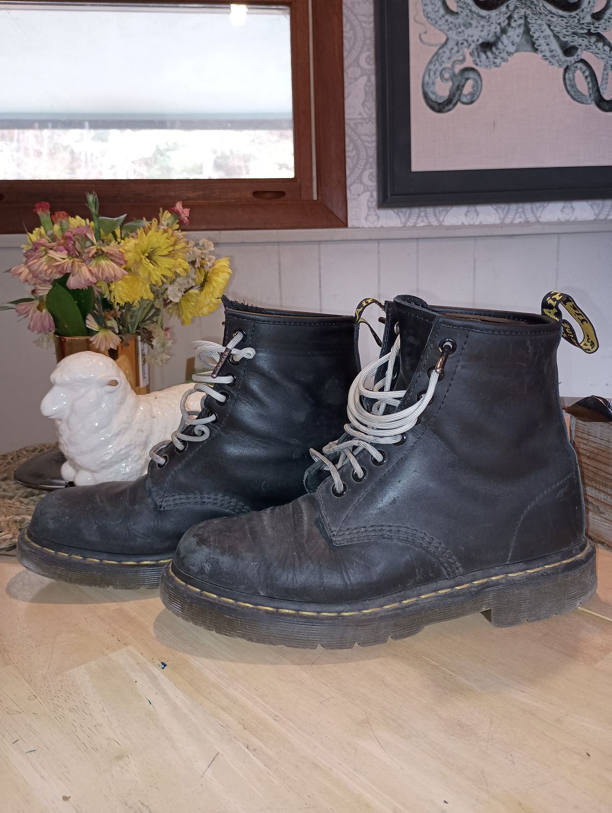 Photo by SidMc01 on March 4, 2025 of the Dr. Martens 1460 SR in Industrial Full Grain.