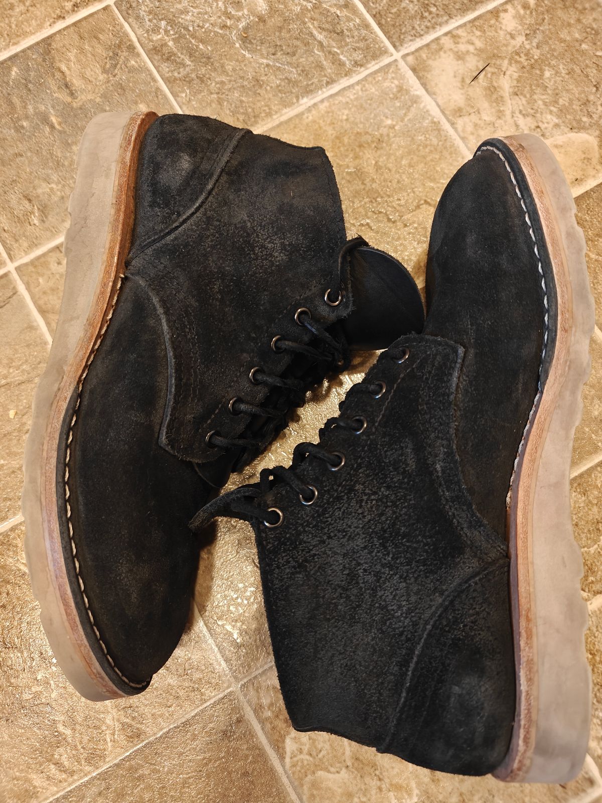 Photo by pancake_32 on January 4, 2026 of the Nicks Aldert Strider in Seidel MaxSupport Black Roughout.