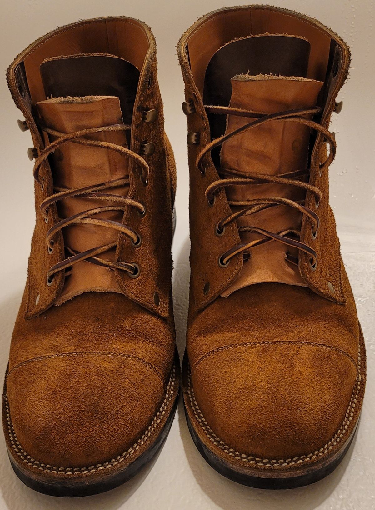 Photo by pancake_32 on November 5, 2022 of the Midas Service Boot in Indonesian Tan Roughout.
