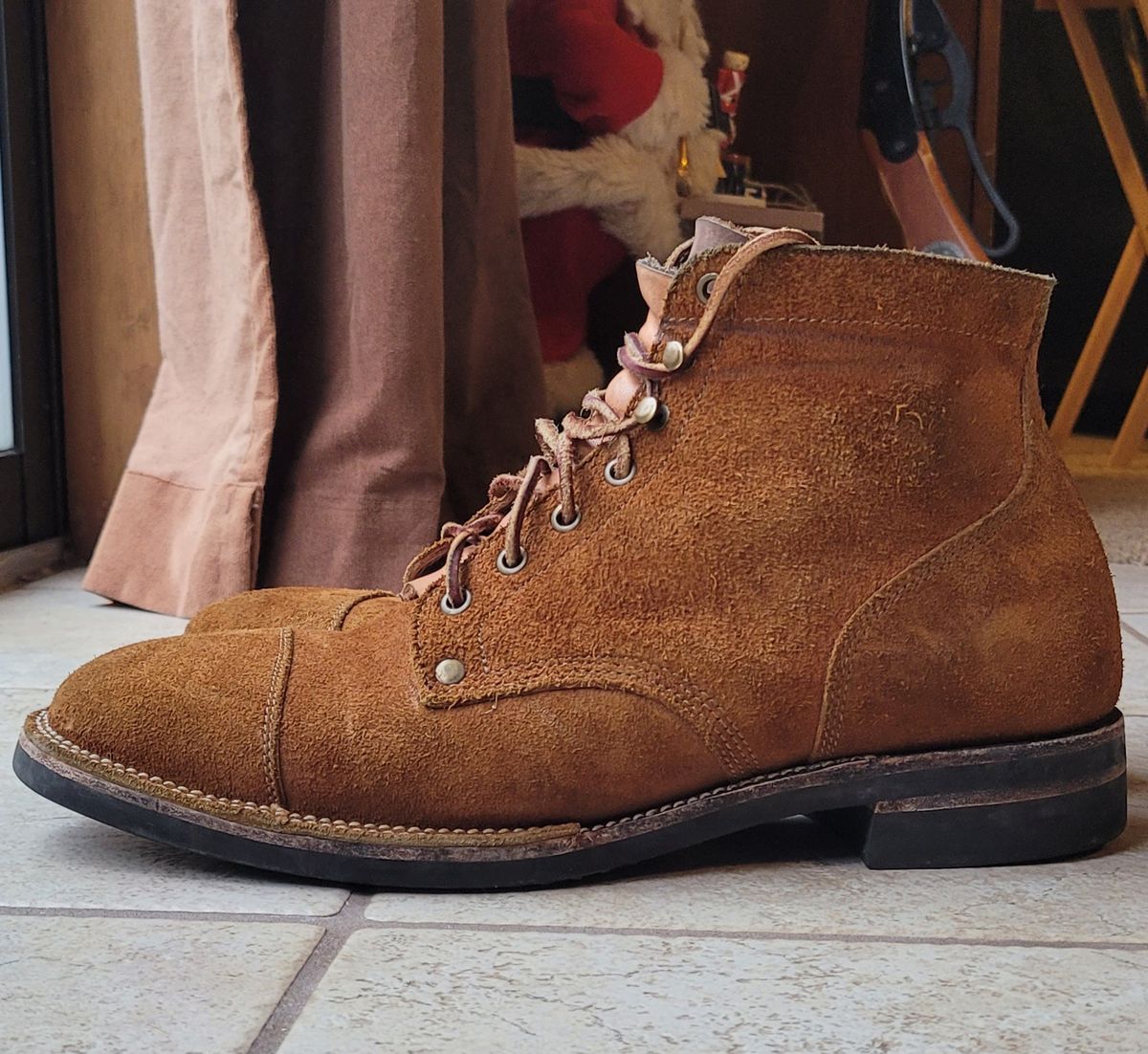 Photo by pancake_32 on January 5, 2023 of the Midas Service Boot in Indonesian Tan Roughout.