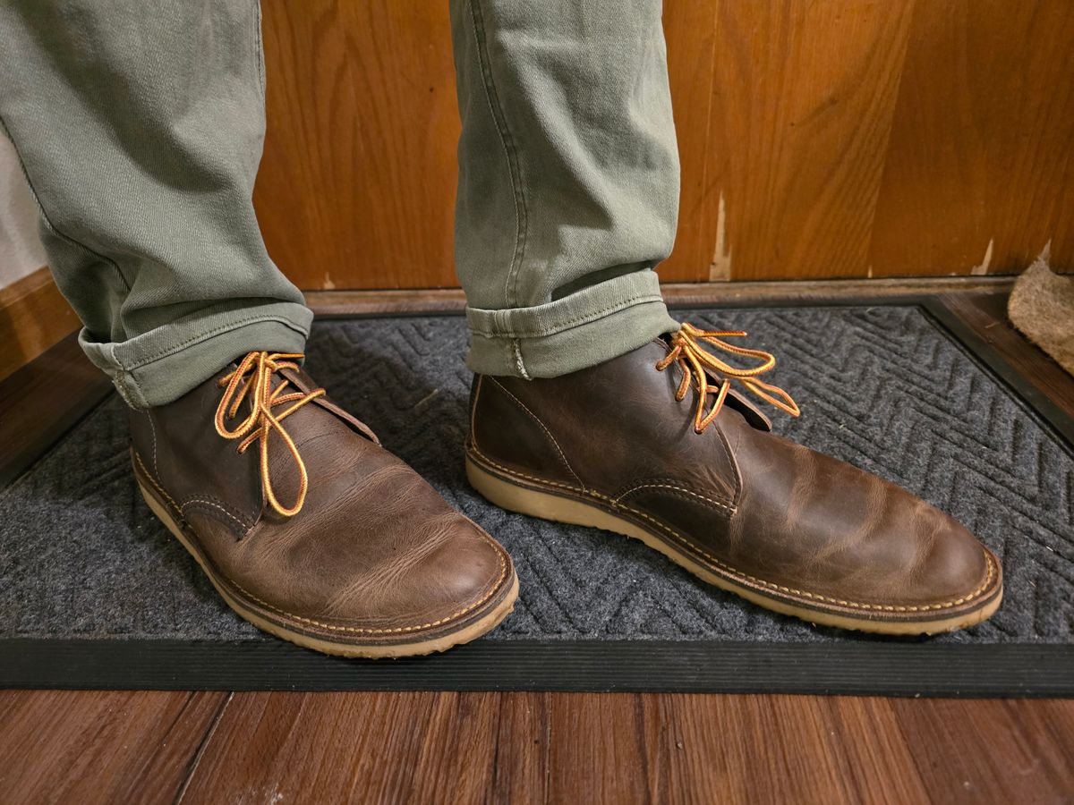 Photo by quantum_quetzal on December 6, 2024 of the Red Wing Weekender Chukka in S.B. Foot Charcoal Rough and Tough.