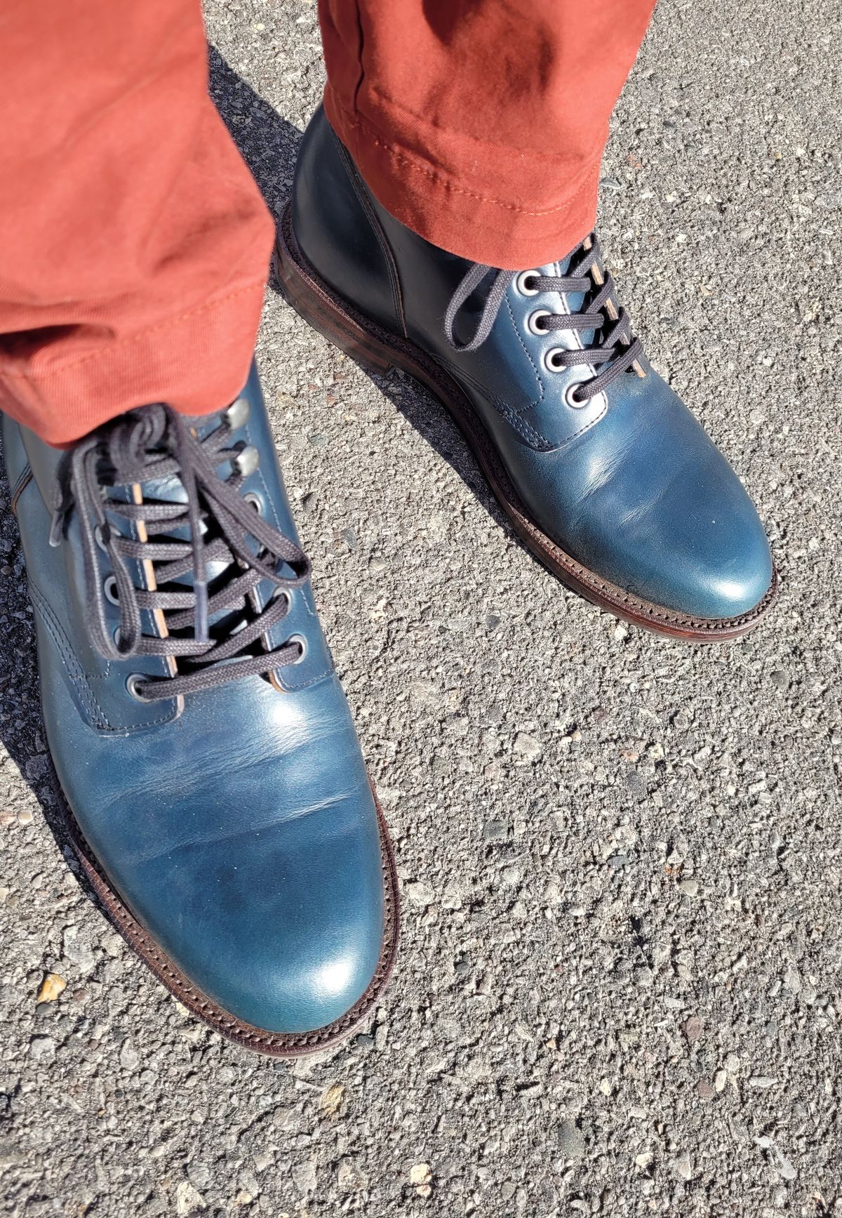 Photo by quantum_quetzal on October 26, 2022 of the Grant Stone Diesel Boot in Horween Navy Chromexcel.