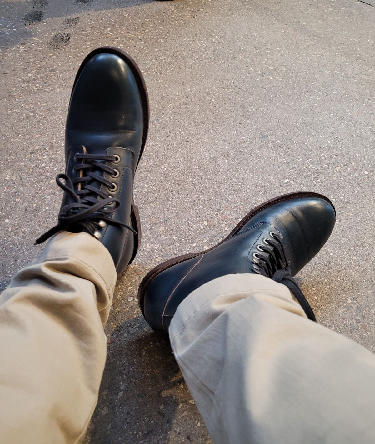 Photo by quantum_quetzal on November 6, 2022 of the Grant Stone Diesel Boot in Horween Navy Chromexcel.