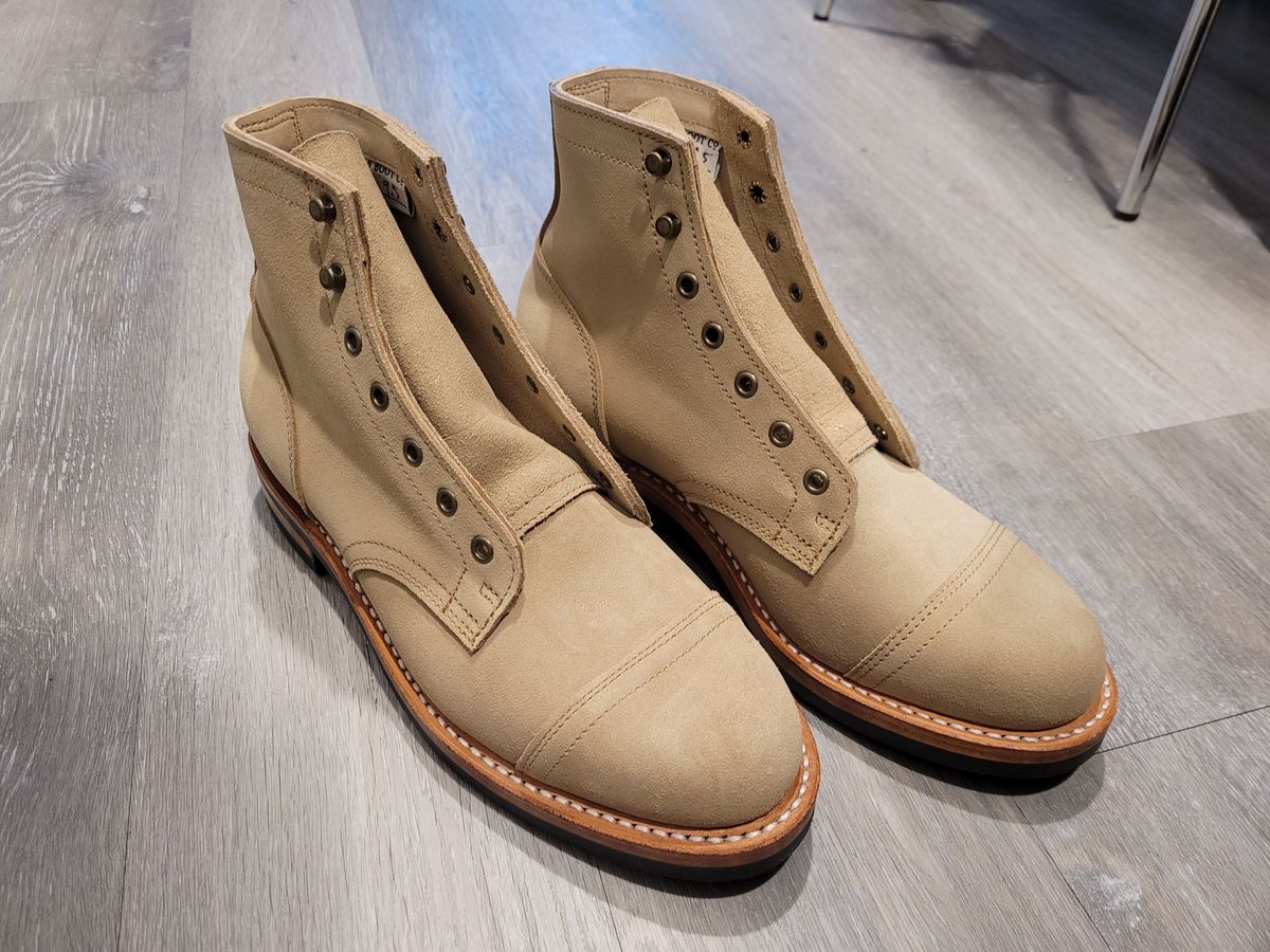 Photo by quantum_quetzal on November 1, 2022 of the Truman Service Boot in Tasman Leather Group Coyote Roughout.