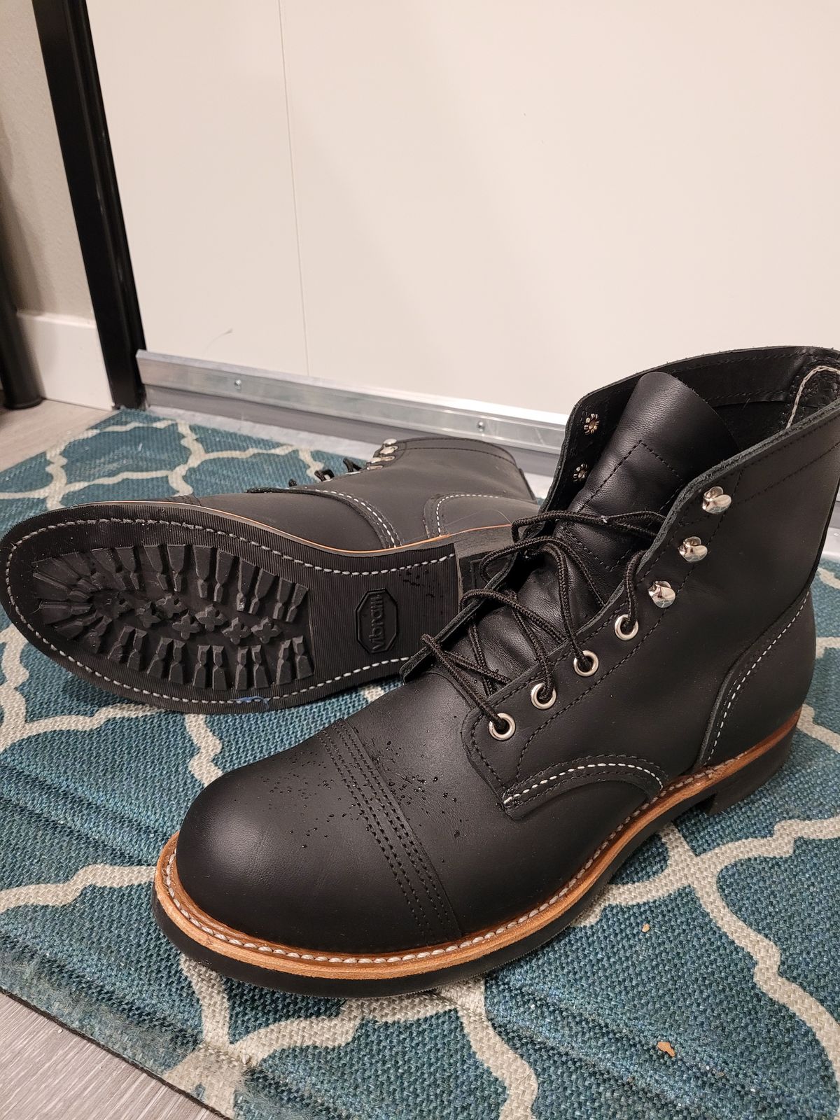 Photo by quantum_quetzal on November 15, 2022 of the Red Wing Iron Ranger in S.B. Foot Black Harness.