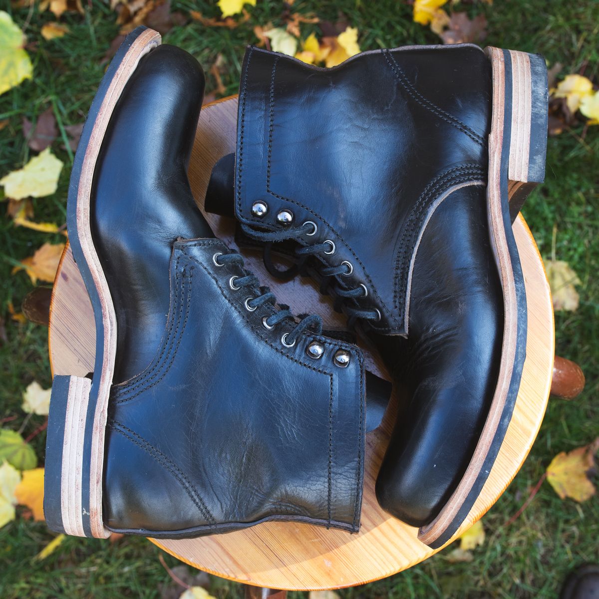 Photo by niftee_thrifteee on November 1, 2022 of the Virtus Leather Unlisted Model in Horween Black Chromexcel Horsebutt.
