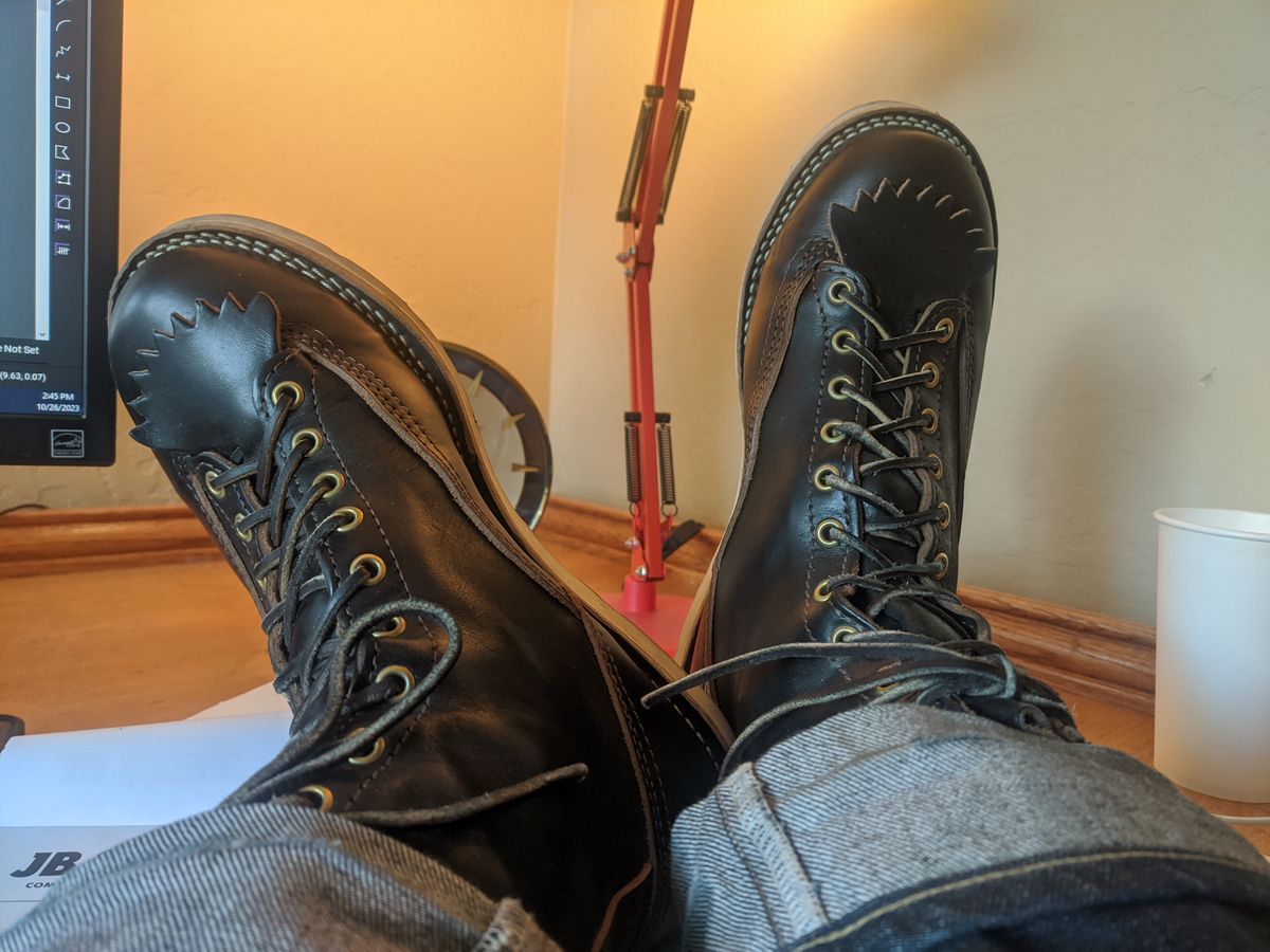 Photo by Coop on October 26, 2023 of the Wesco Jobmaster in Horween Black Chromexcel Horsehide.