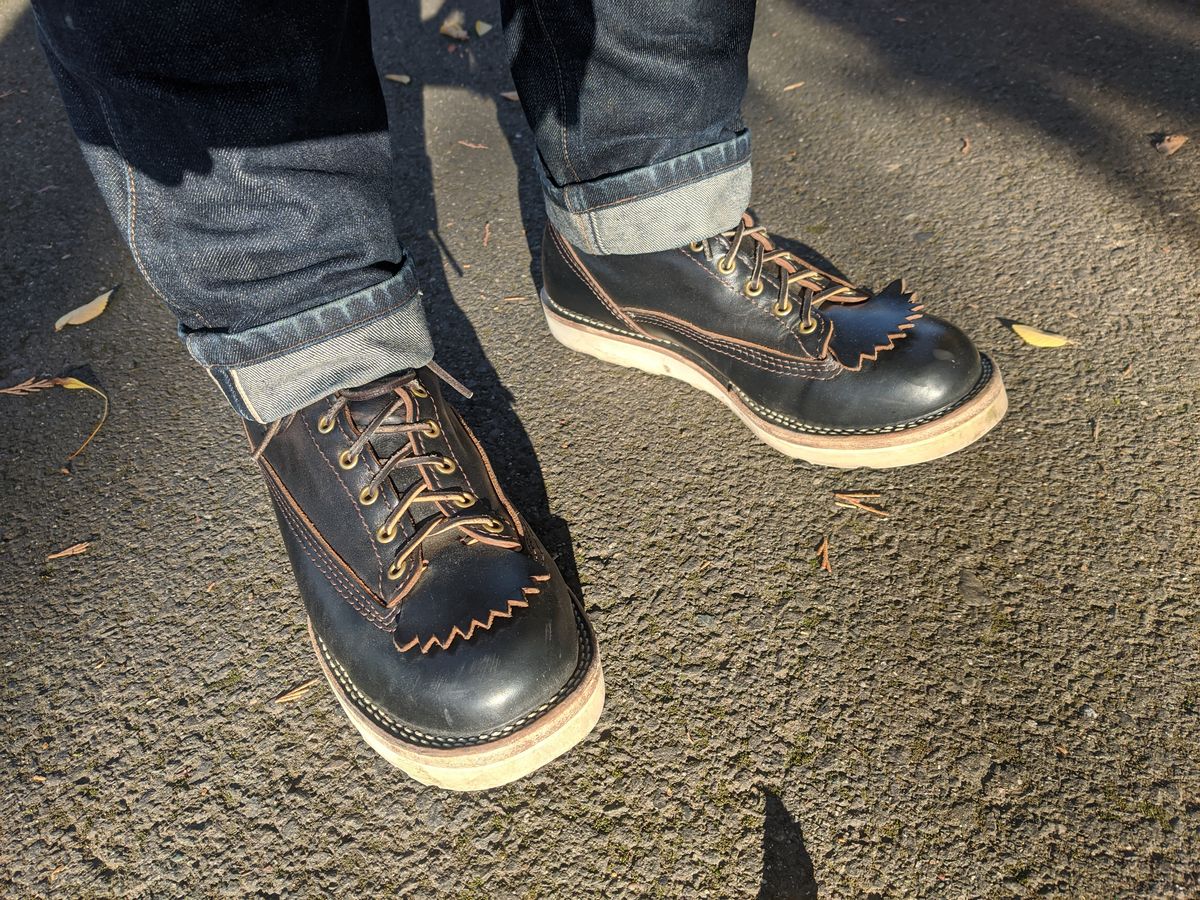 Photo by Coop on November 8, 2023 of the Wesco Jobmaster in Horween Black Chromexcel Horsehide.