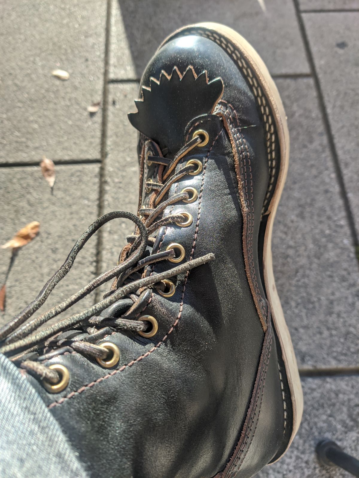 Photo by Coop on November 11, 2023 of the Wesco Jobmaster in Horween Black Chromexcel Horsehide.