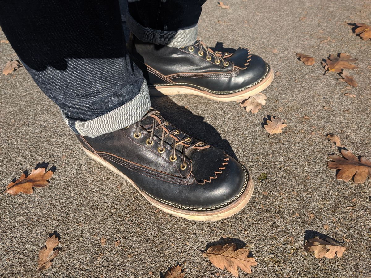 Photo by Coop on November 24, 2023 of the Wesco Jobmaster in Horween Black Chromexcel Horsehide.