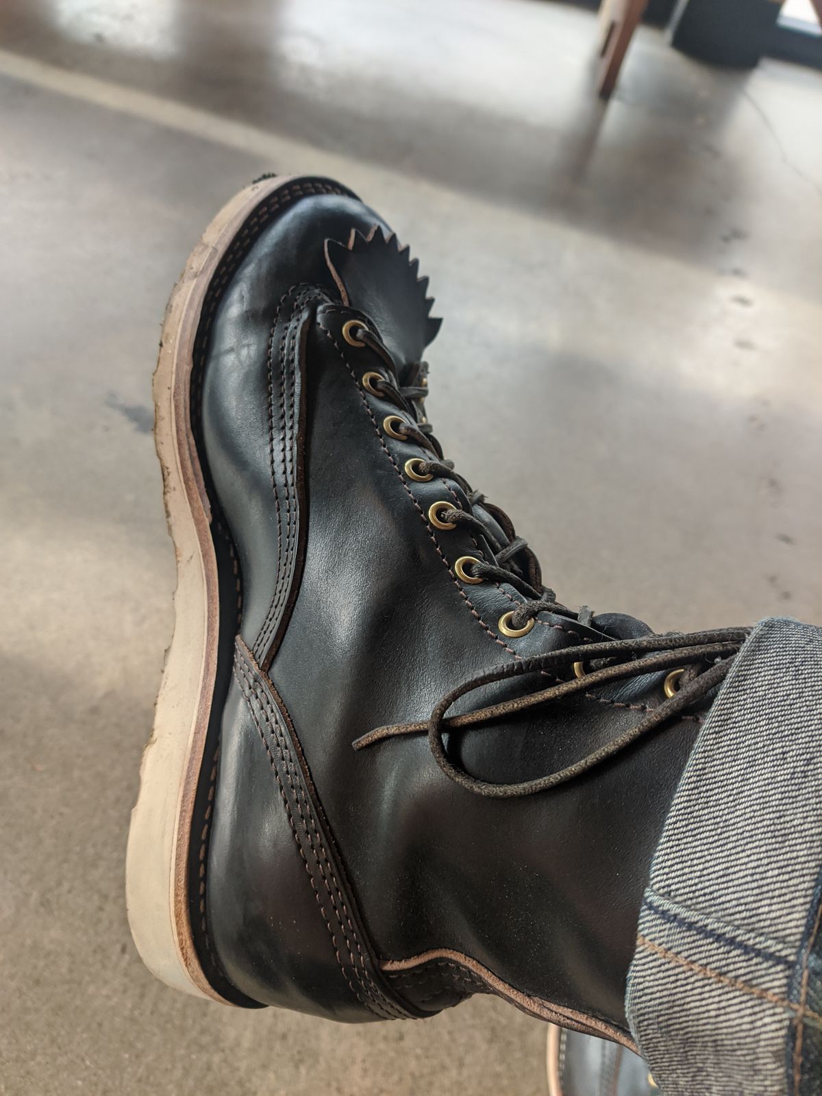 Photo by Coop on January 21, 2024 of the Wesco Jobmaster in Horween Black Chromexcel Horsehide.