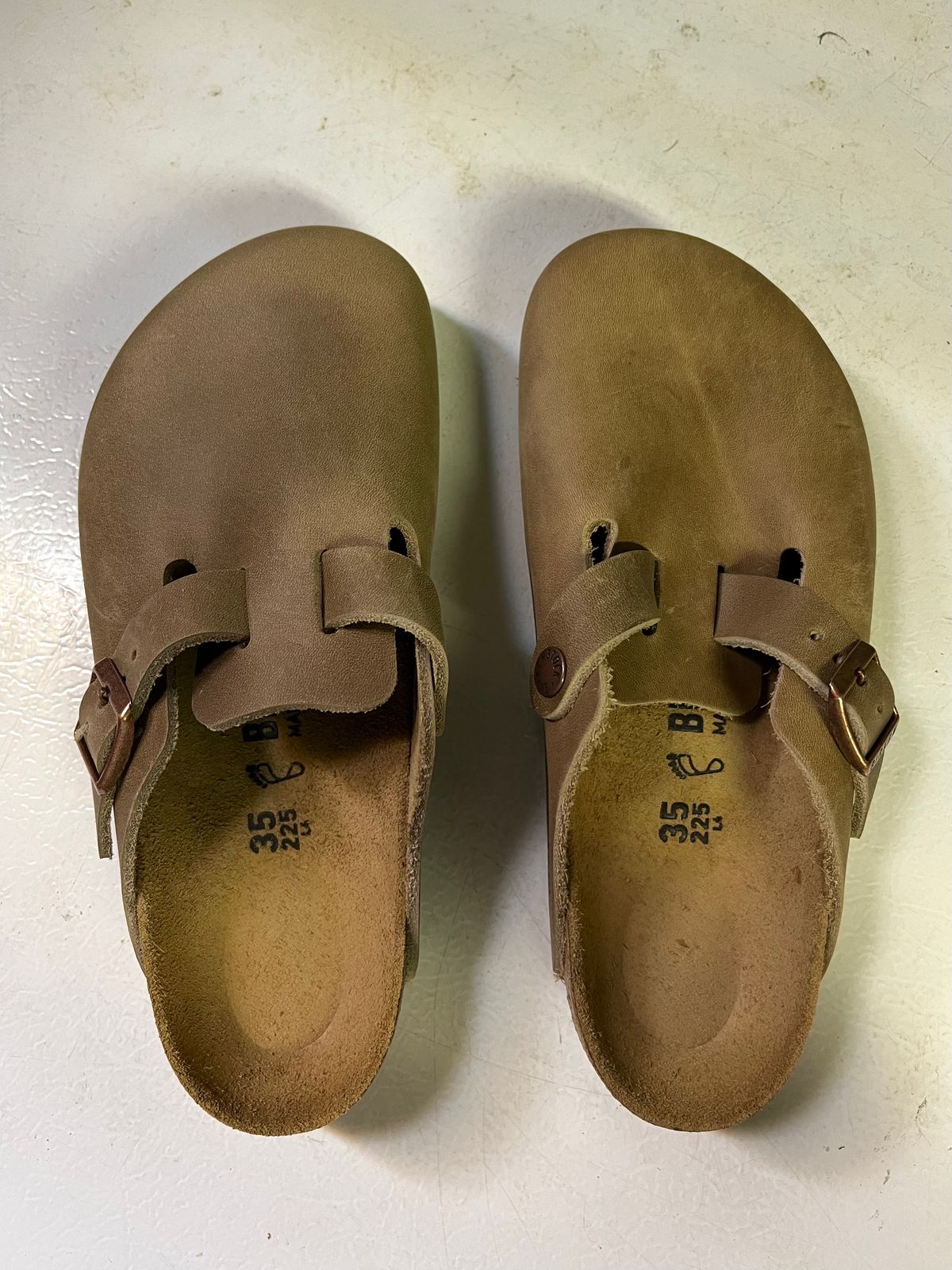 Photo by SoggySwanSongs on October 5, 2022 of the Birkenstock Boston in Tobacco Brown Oiled Leather.