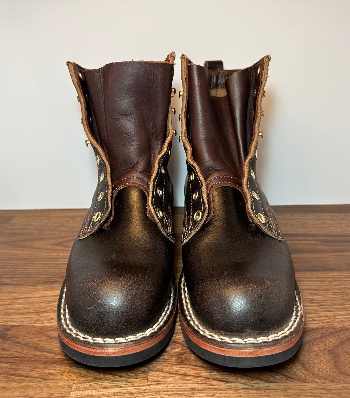 Photo by mwanni on October 3, 2023 of the Nicks Falcon in Horween Dark Brown Waxed Flesh.