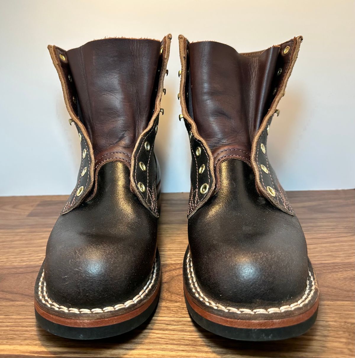 Photo by mwanni on November 5, 2023 of the Nicks Falcon in Horween Dark Brown Waxed Flesh.