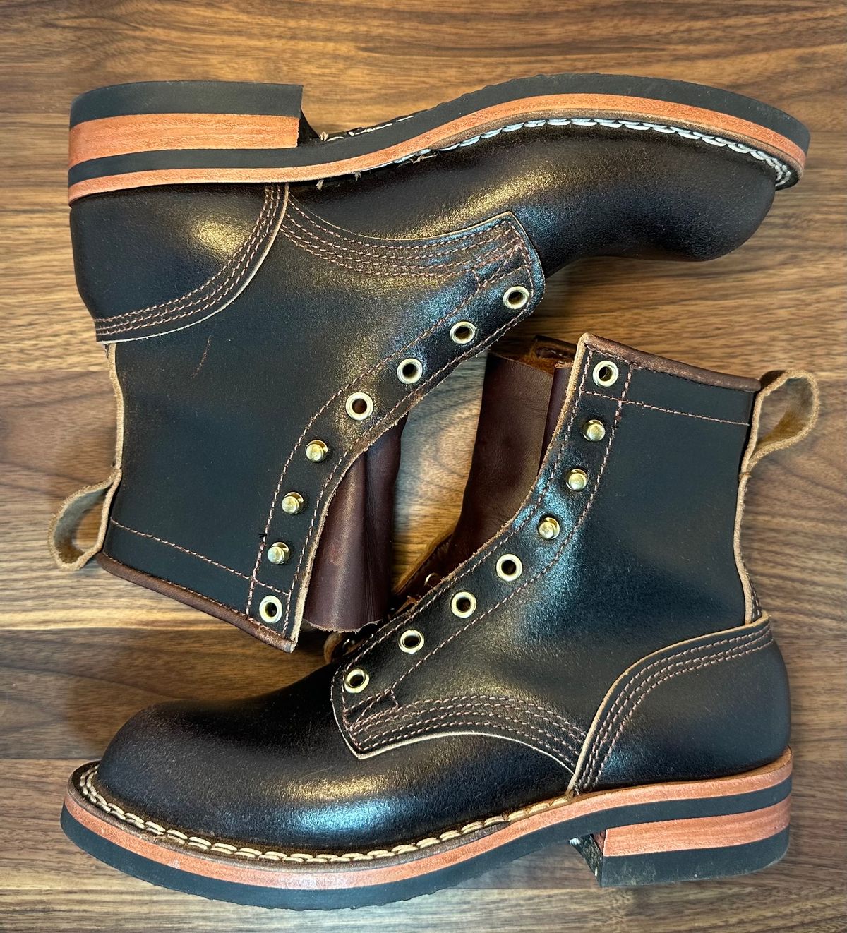 Photo by mwanni on November 5, 2023 of the Nicks Falcon in Horween Dark Brown Waxed Flesh.
