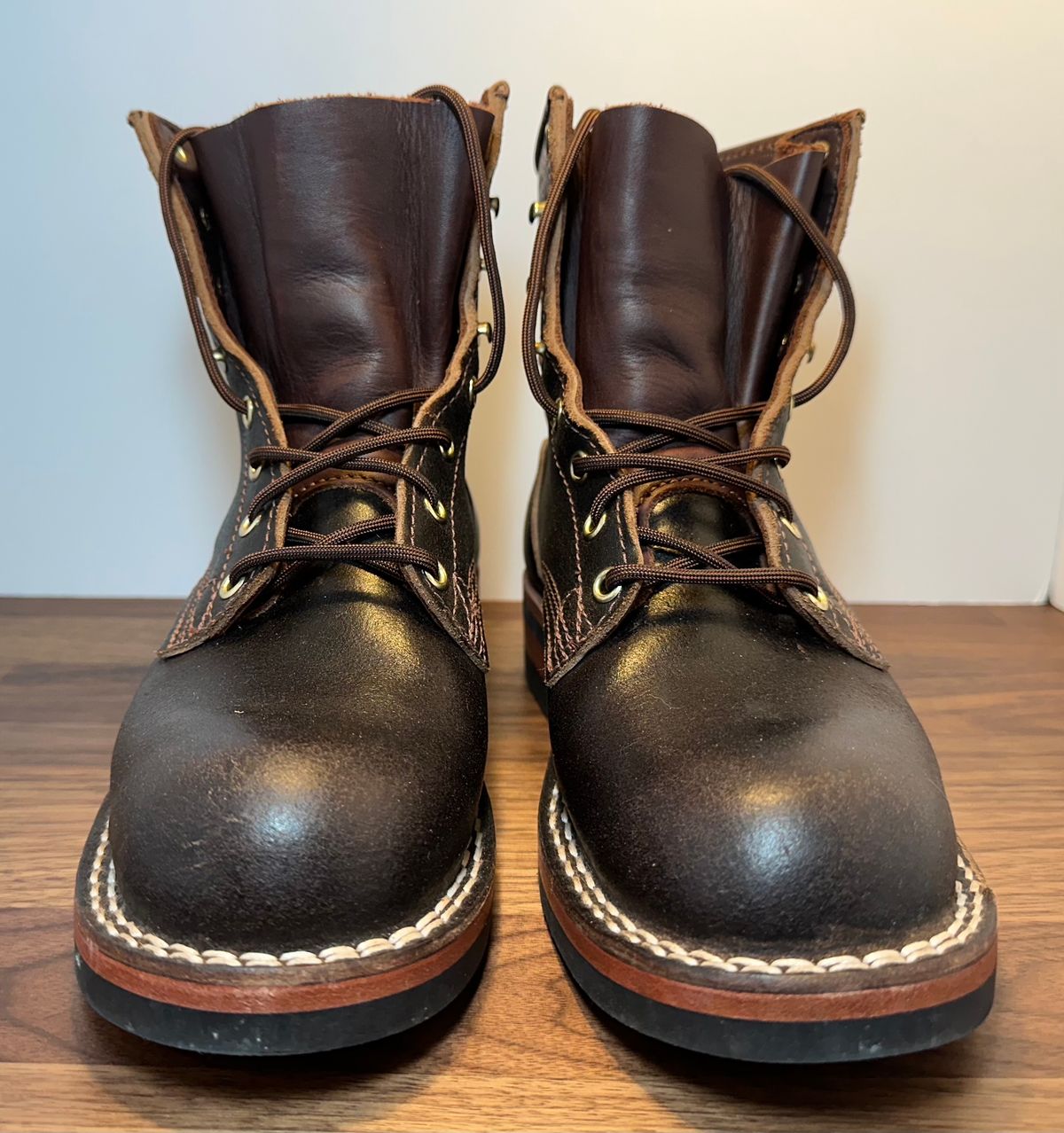 Photo by mwanni on December 6, 2023 of the Nicks Falcon in Horween Dark Brown Waxed Flesh.
