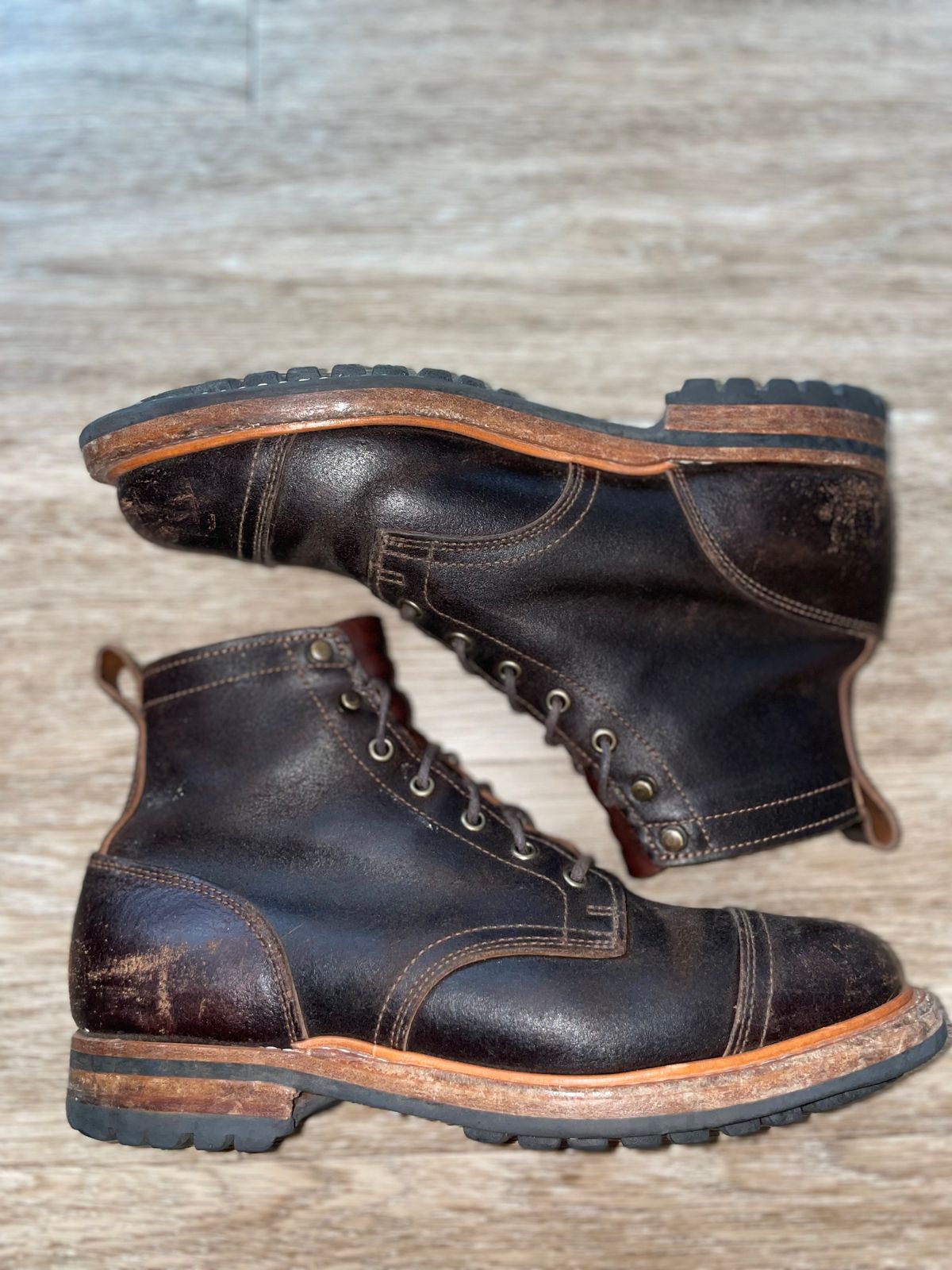 Photo by West.Coast.Boots on April 14, 2023 of the Truman Service Boot in Horween Java Waxed Flesh.