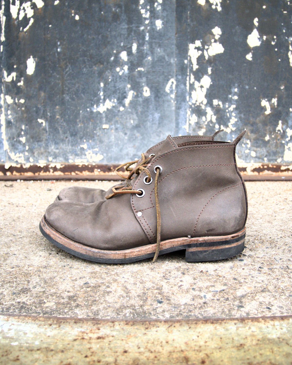 Photo by blaisebootco on January 2, 2024 of the Blaise Boot Co. Traveler Chukka in Grease Trap Grey Nubuck.