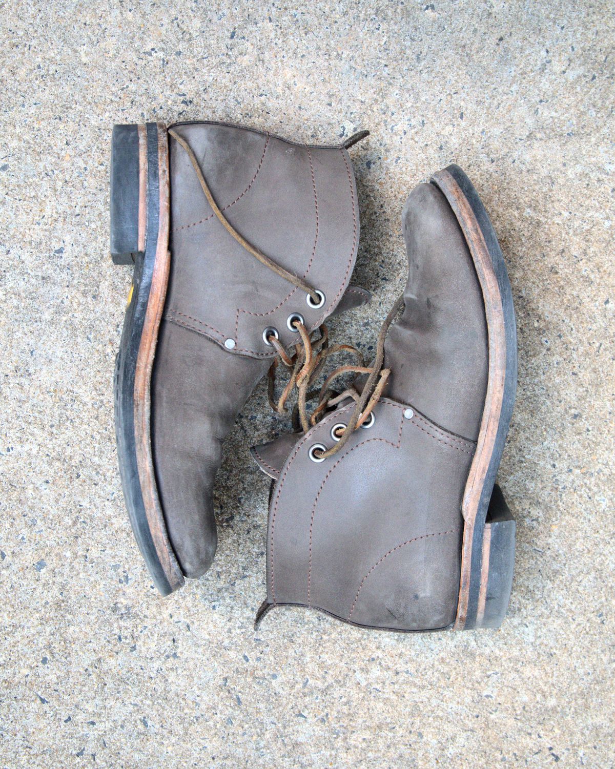 Photo by blaisebootco on January 2, 2024 of the Blaise Boot Co. Traveler Chukka in Grease Trap Grey Nubuck.