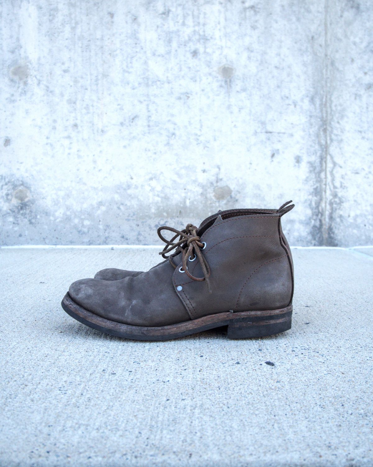 Photo by blaisebootco on February 5, 2024 of the Blaise Boot Co. Traveler Chukka in Grease Trap Grey Nubuck.