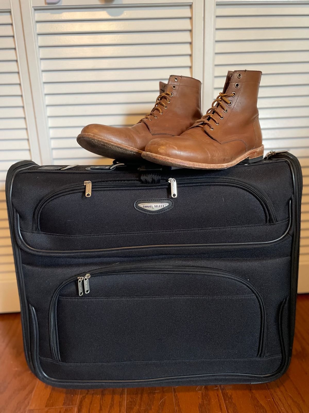 Photo by bawls on March 3, 2024 of the Oak Street Bootmakers Trench Boot in Horween Natural Chromexcel.