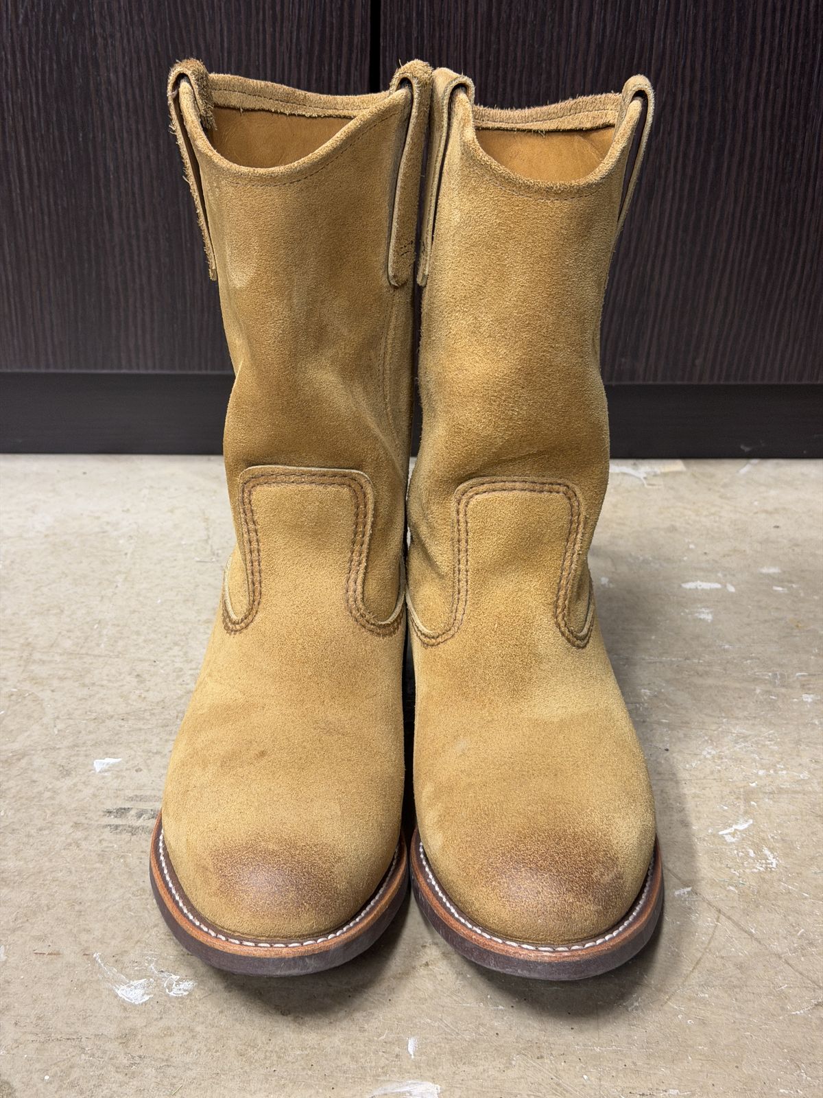 Photo by vubui on December 5, 2025 of the Red Wing Pecos in S.B. Foot Hawthorne Muleskinner.