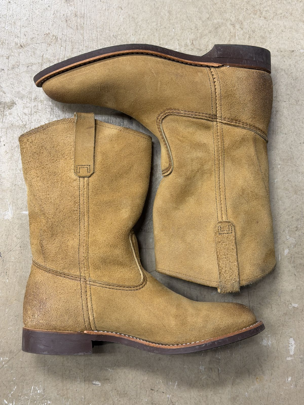 Photo by vubui on December 5, 2025 of the Red Wing Pecos in S.B. Foot Hawthorne Muleskinner.