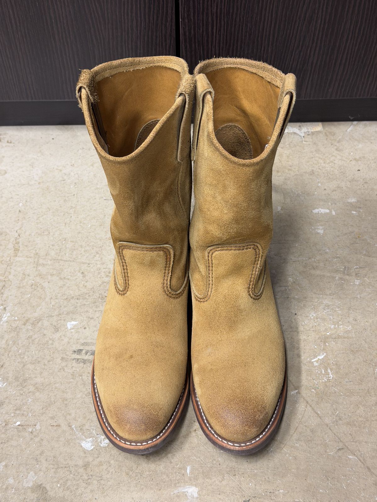 Photo by vubui on December 5, 2025 of the Red Wing Pecos in S.B. Foot Hawthorne Muleskinner.